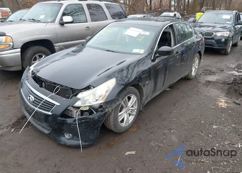 2015 Infiniti Q40 z USA, uszkodzony, nr VIN JN1CV6AR5FM521153